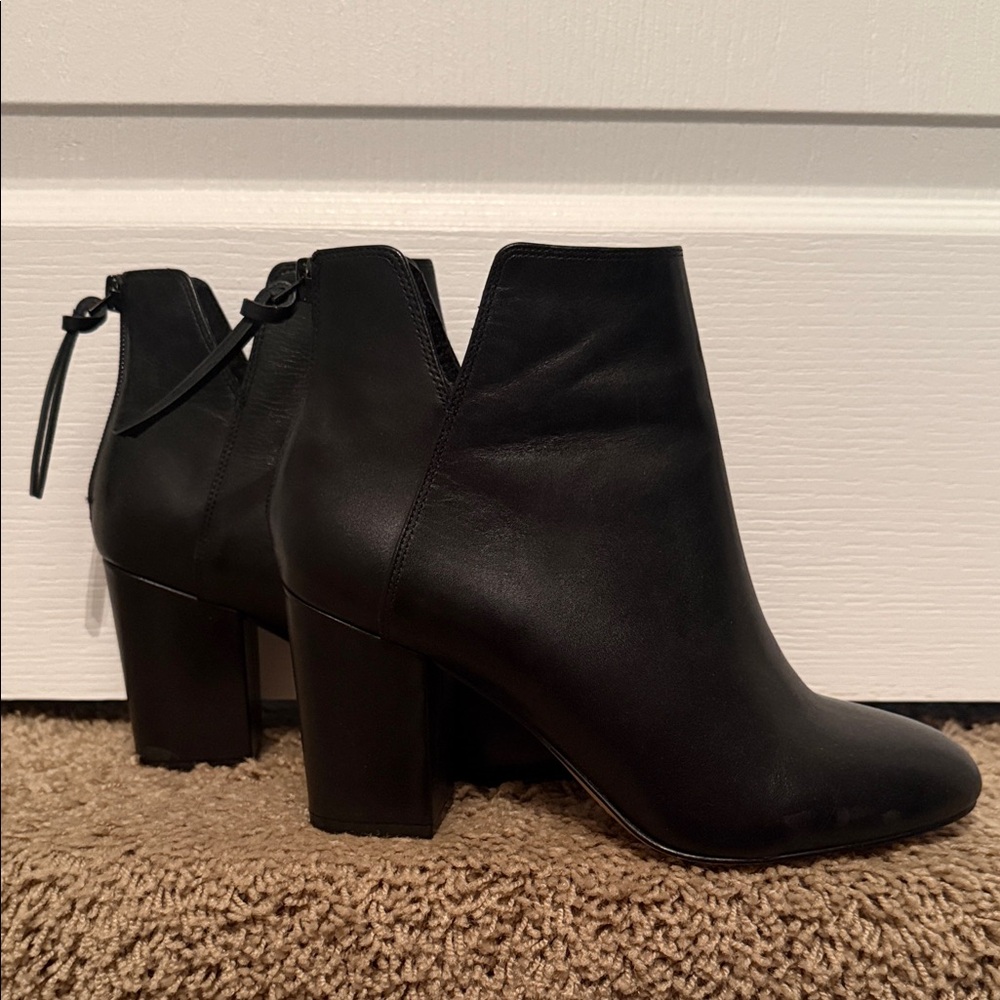 Aldo leather Black Ankle Boots size 7.5